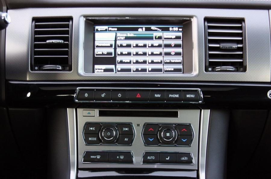  Jaguar XFR 2012 года  (фото 17 из 46)